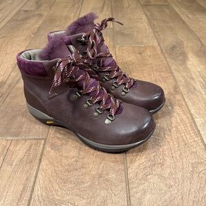 Dansko Women’s Size 9 US 39 EU Waterproof Vibram Leather Faux Fur Lined Boots